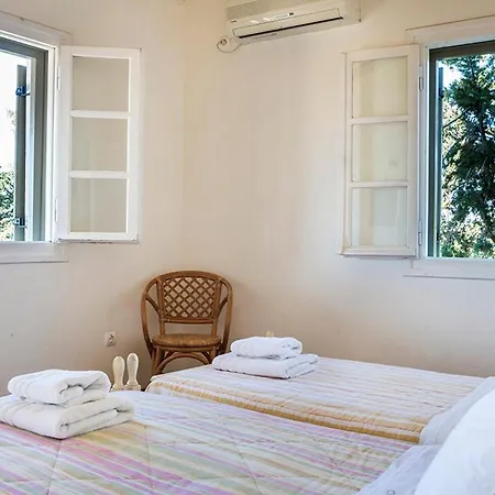 Sleeps 6 Pool Air Con Wifi *