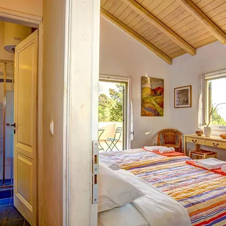 Sleeps 6 Pool Air Con Wifi * Khalikeri