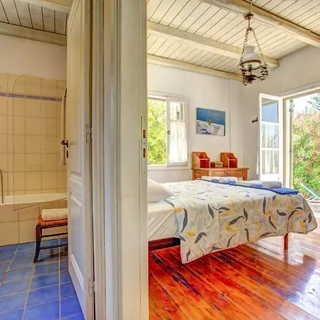 Вилла Sleeps 6 Pool Air Con Wifi Khalikeri