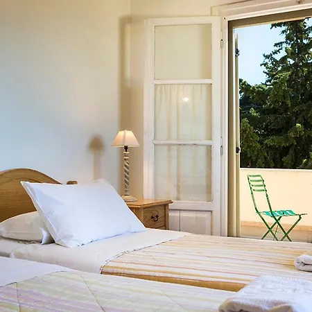 Sleeps 6 Pool Air Con Wifi *