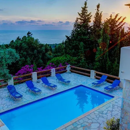 Sleeps 6 Pool Air Con Wifi Khalikeri