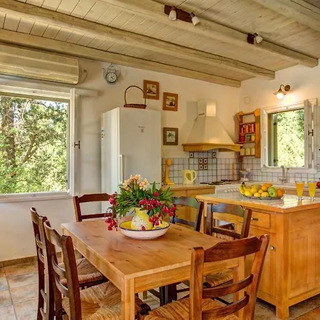 Sleeps 6 Pool Air Con Wifi