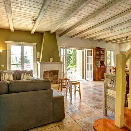 Вилла Sleeps 6 Pool Air Con Wifi *