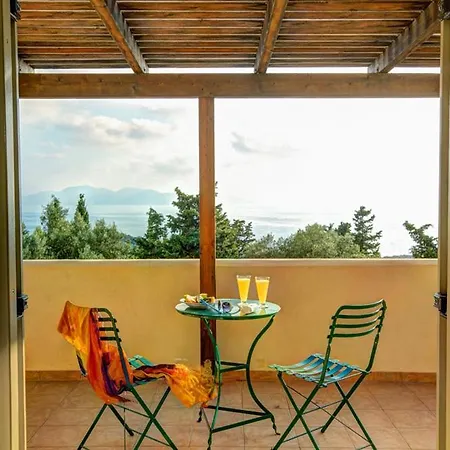 Sleeps 6 Pool Air Con Wifi Khalikeri